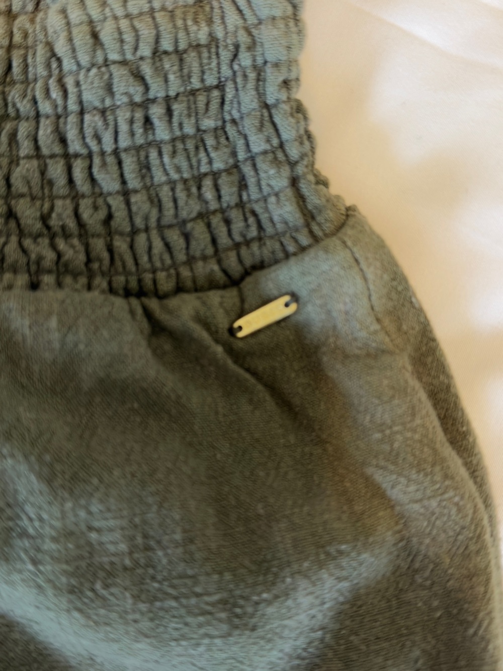 Guess Olive Wide-Leg Pull-On Pants - Picture 4 of 7